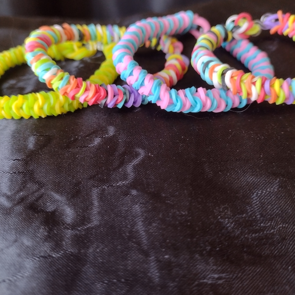 Fun Loom Bracelets - Picture 4 of 9